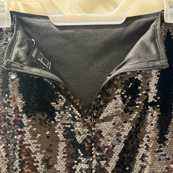 Black Sequin Mini Skirt - Picture 7 of 7